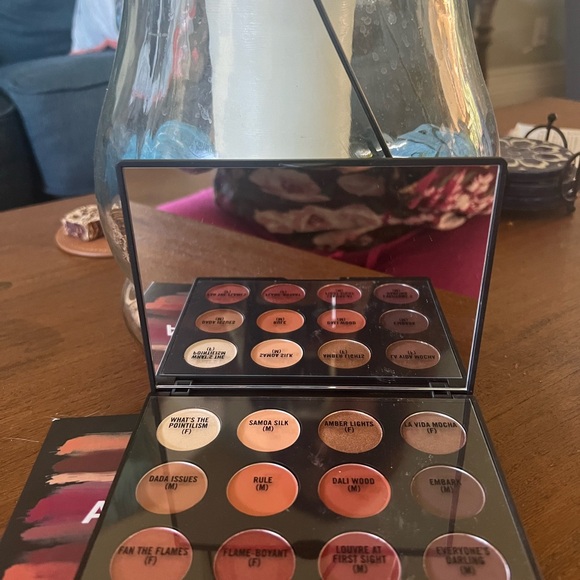 BRAND NEW MAC eye palette in 🔥 FLAME 🔥Gorgeous shades for an eye color  💕❤️ - Picture 3 of 3